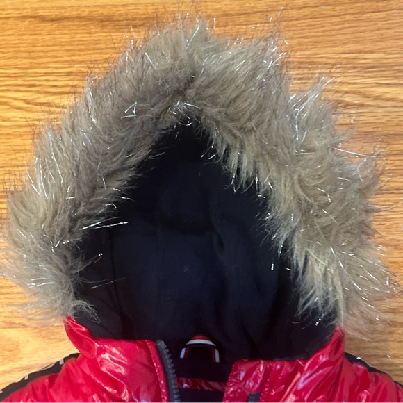 TOMMY HILFIGER Toddler Girls High-Shine Chevron Logo Puffer Jacket Red 24MON - Picture 4 of 7